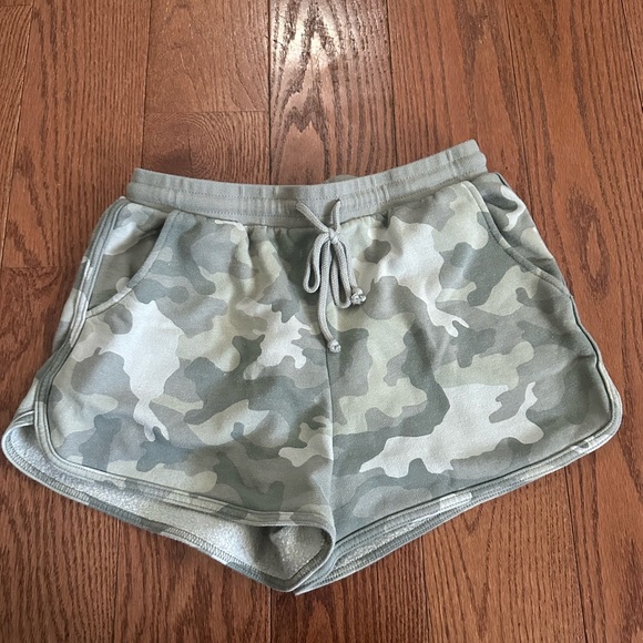 Camo Print Women's Shorts - Picture 1 of 1